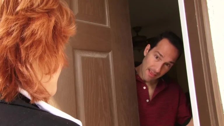 Aging beauty likes a swine’s tongue, followed by a erotic ride.