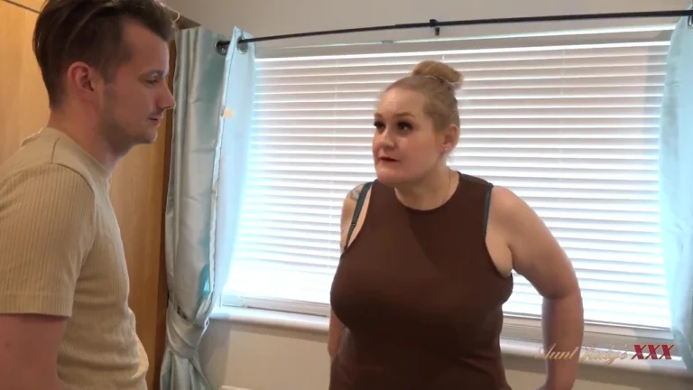 Aunt Judy’s XXX apartment: 45yo BBW MILF landlady Becky seduces her wallflower tenant in a lewd blow.