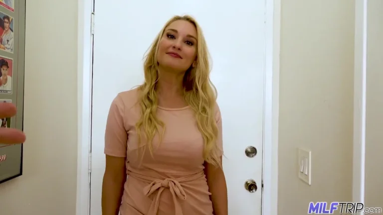 Julia’s huge booty MILF induces intensely facialed by a massive load.